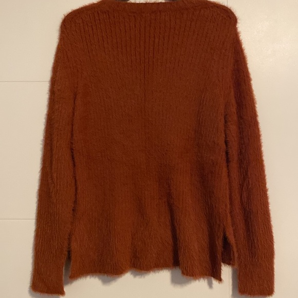 Banana Republic Soft Crew Neck Sweater. Size M - Picture 2 of 4